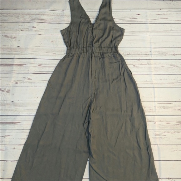 Native youth grey jumpsuit - Picture 6 of 6
